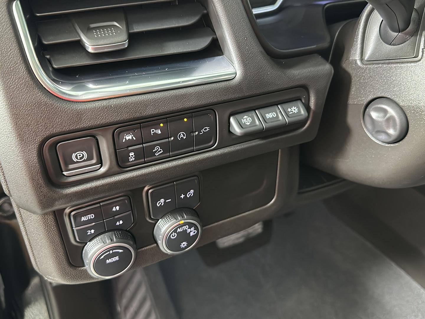 Used 2021 Black Chevrolet Premier image 17