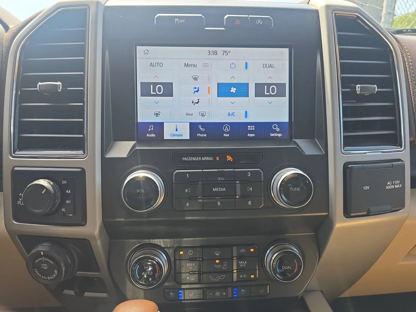 Used 2019 Agate Black Metallic Ford LARIAT image 18