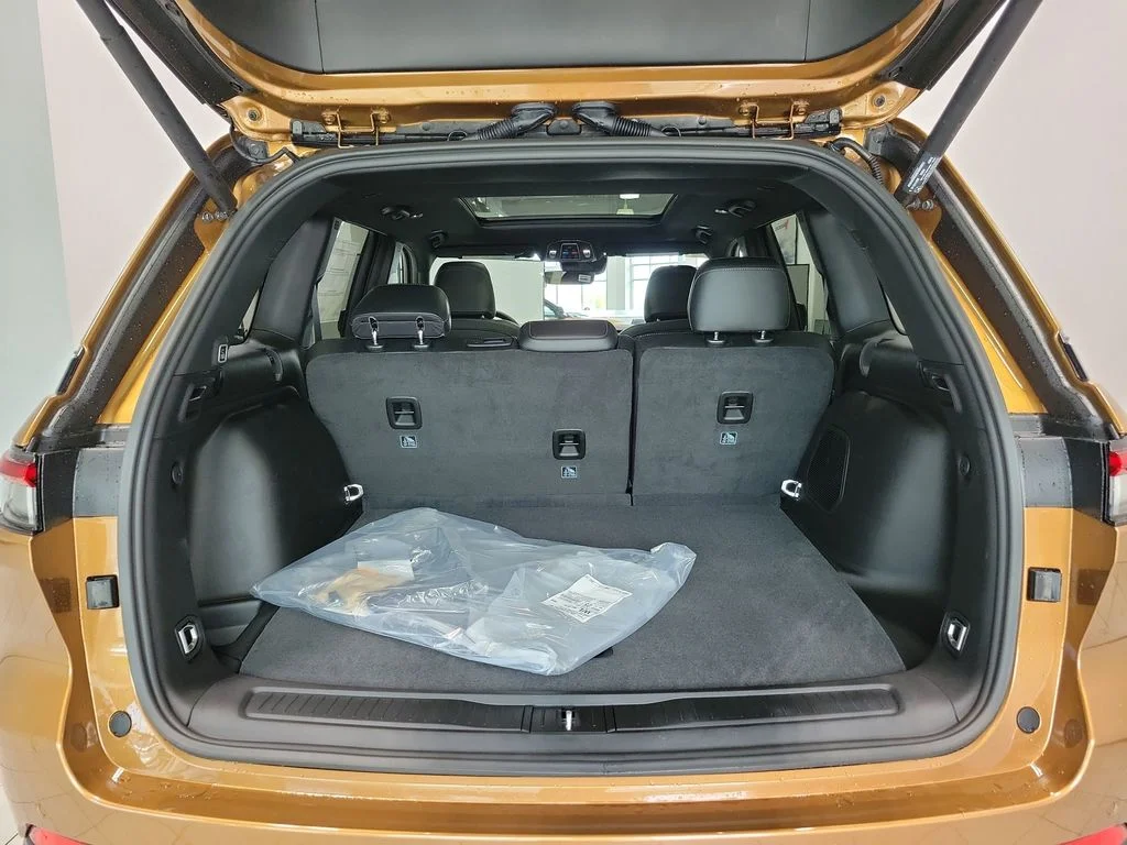 New 2026 Copper Shino Metallic Clear-Coat Exterior Paint Jeep Limited image 7