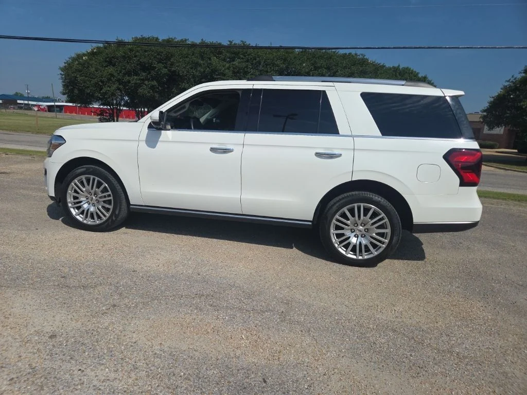 Used 2024 White Metallic Ford Limited image 5