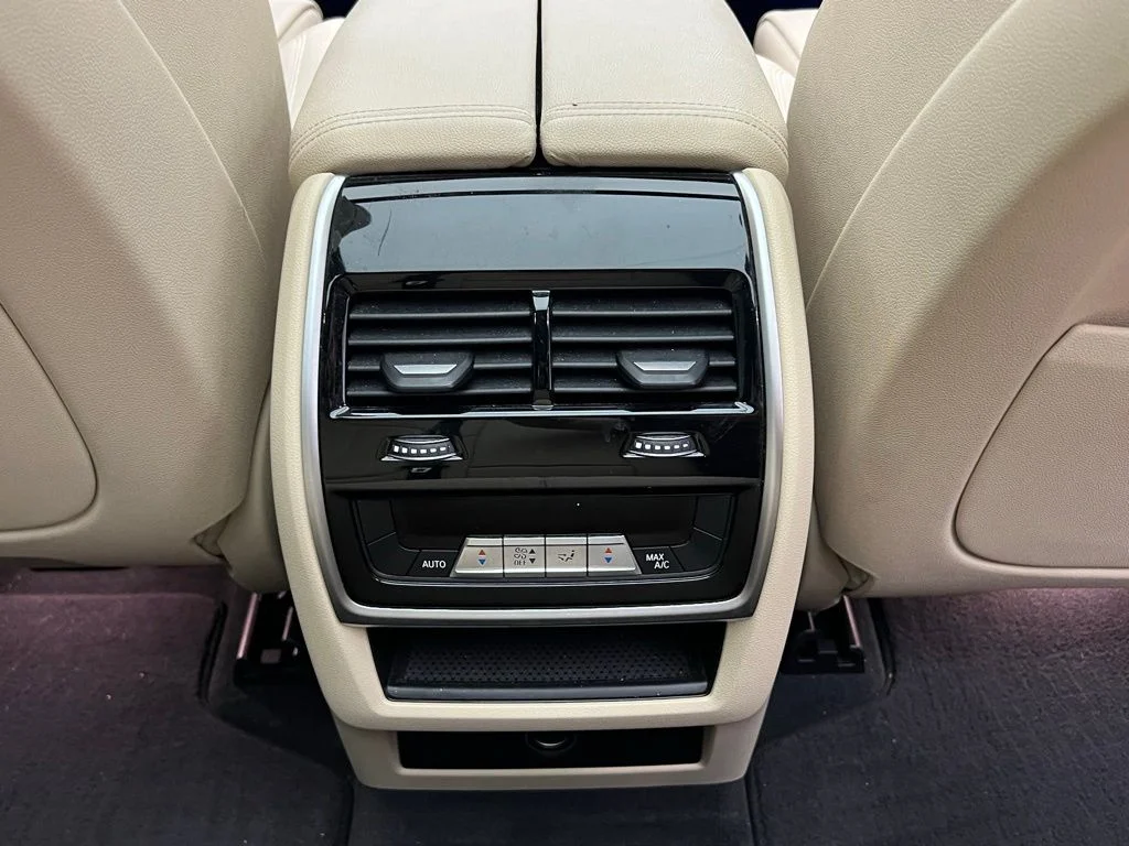Used 2021 Black BMW sDrive40i image 9