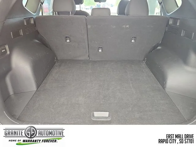 Used 2024 White Hyundai SEL image 23