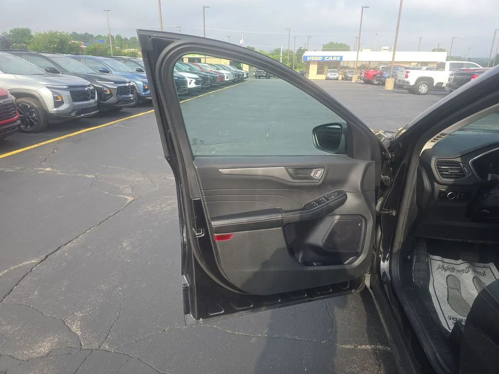 Used 2023 Black Metallic Ford Active image 17