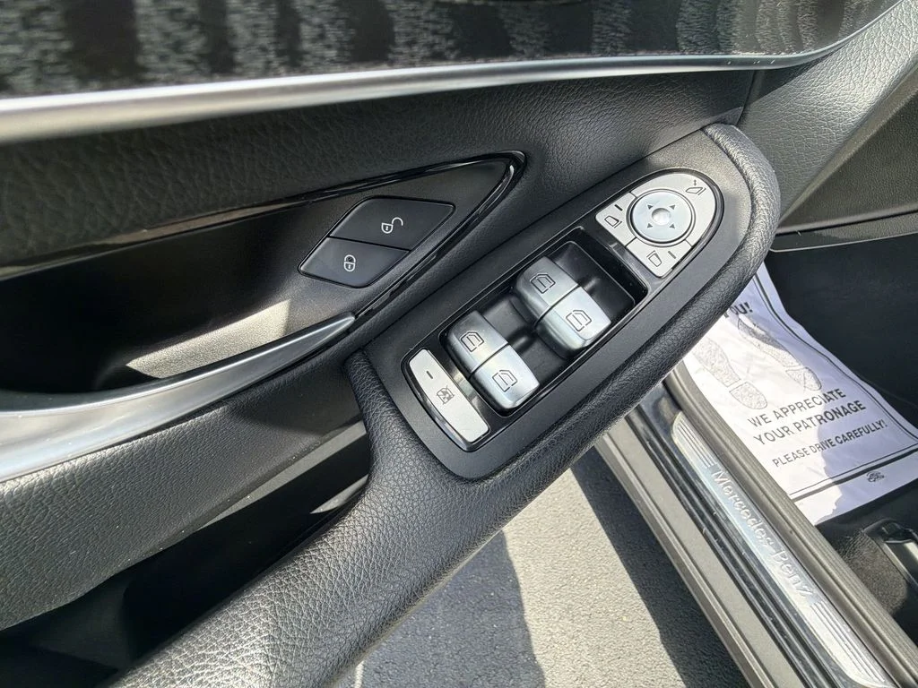 Used 2018 Black Mercedes-Benz GLC 300 image 19