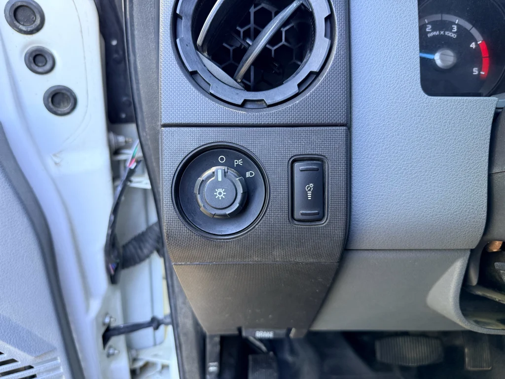 Used 2015 Oxford White Ford XL image 25