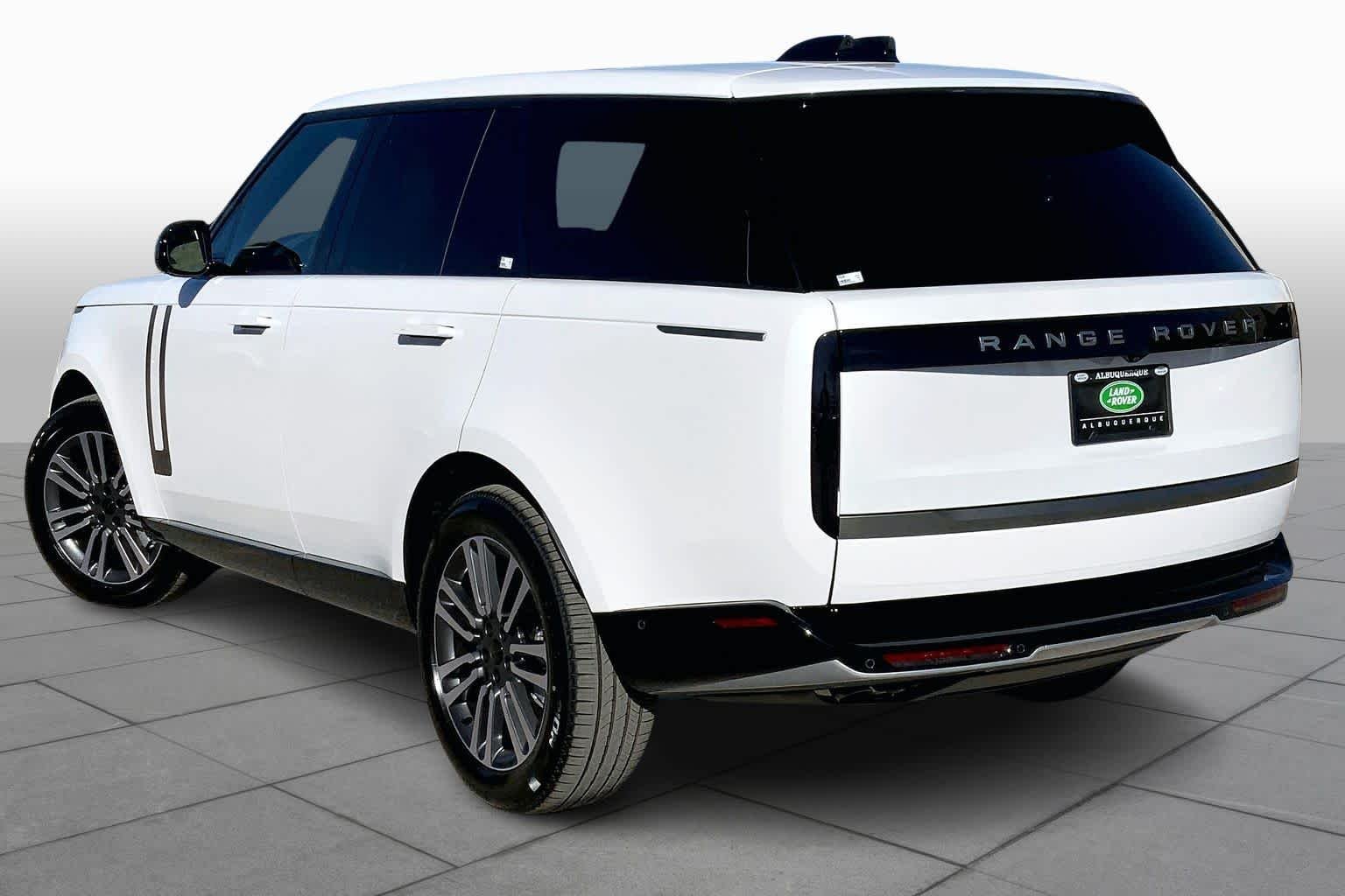 New 2026 Ostuni Pearl White Land Rover SE image 12