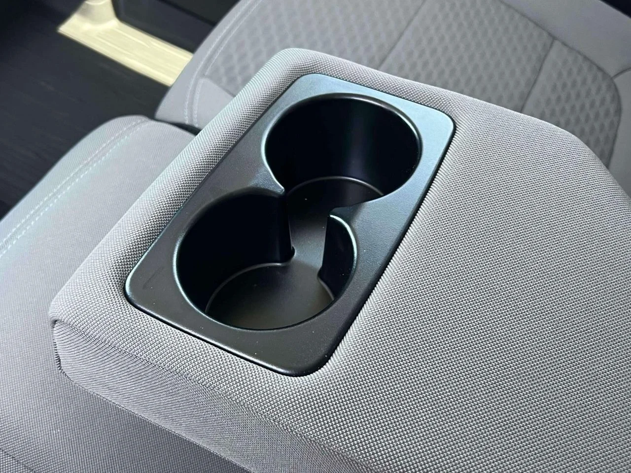 Used 2022 AGATE BLACK METALLIC Ford SE image 17