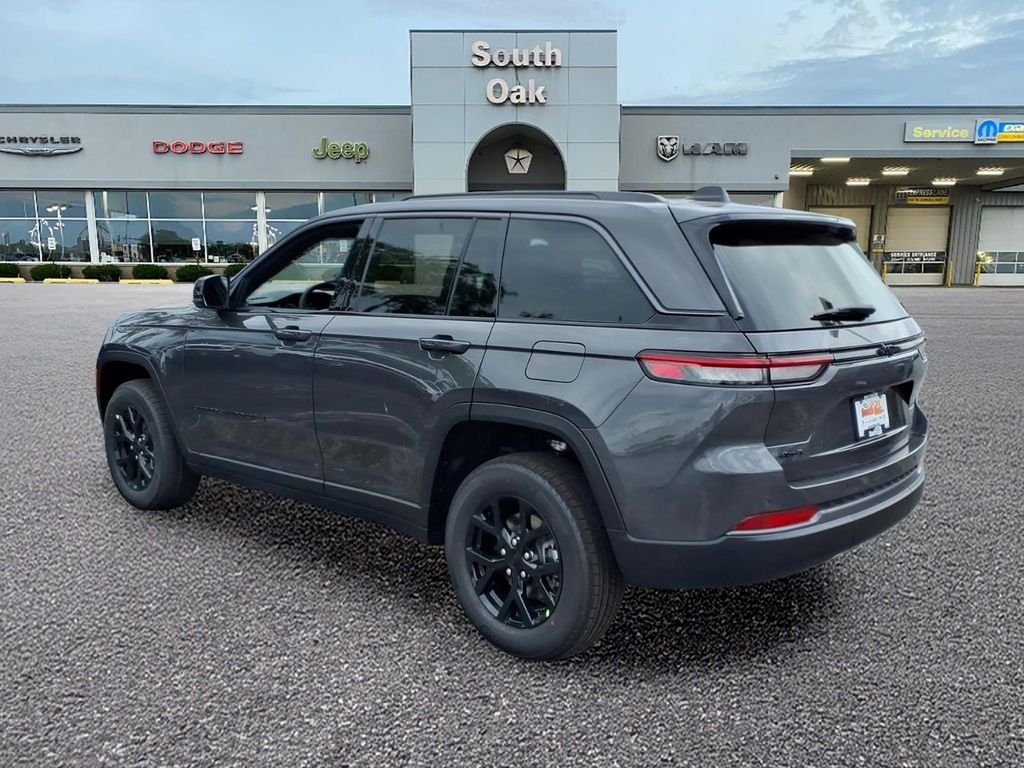 New 2026 Baltic Gray Metallic Clear-Coat Exterior Paint Jeep Altitude image 3