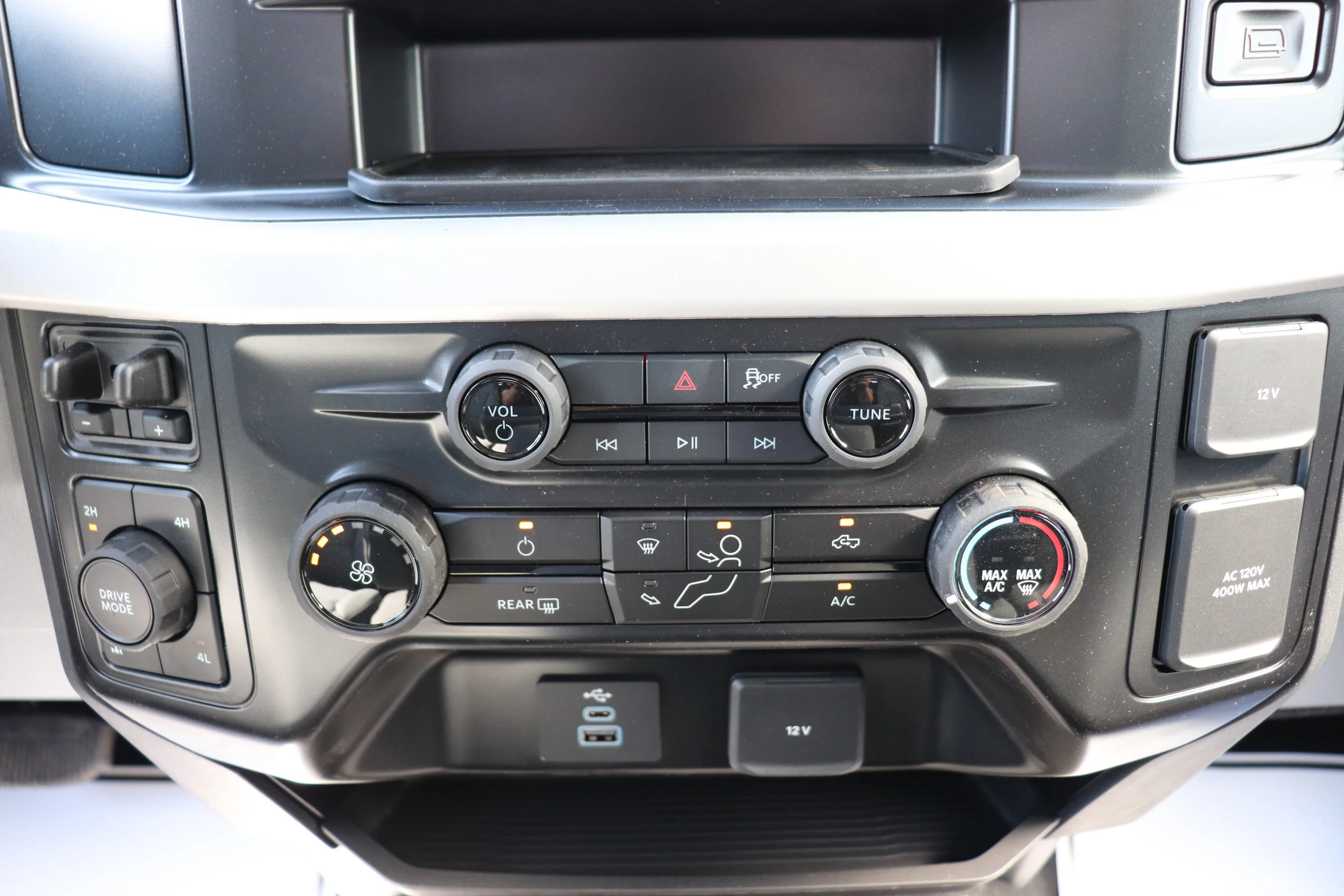 New 2026 OXFORD WHITE Ford XLT image 15