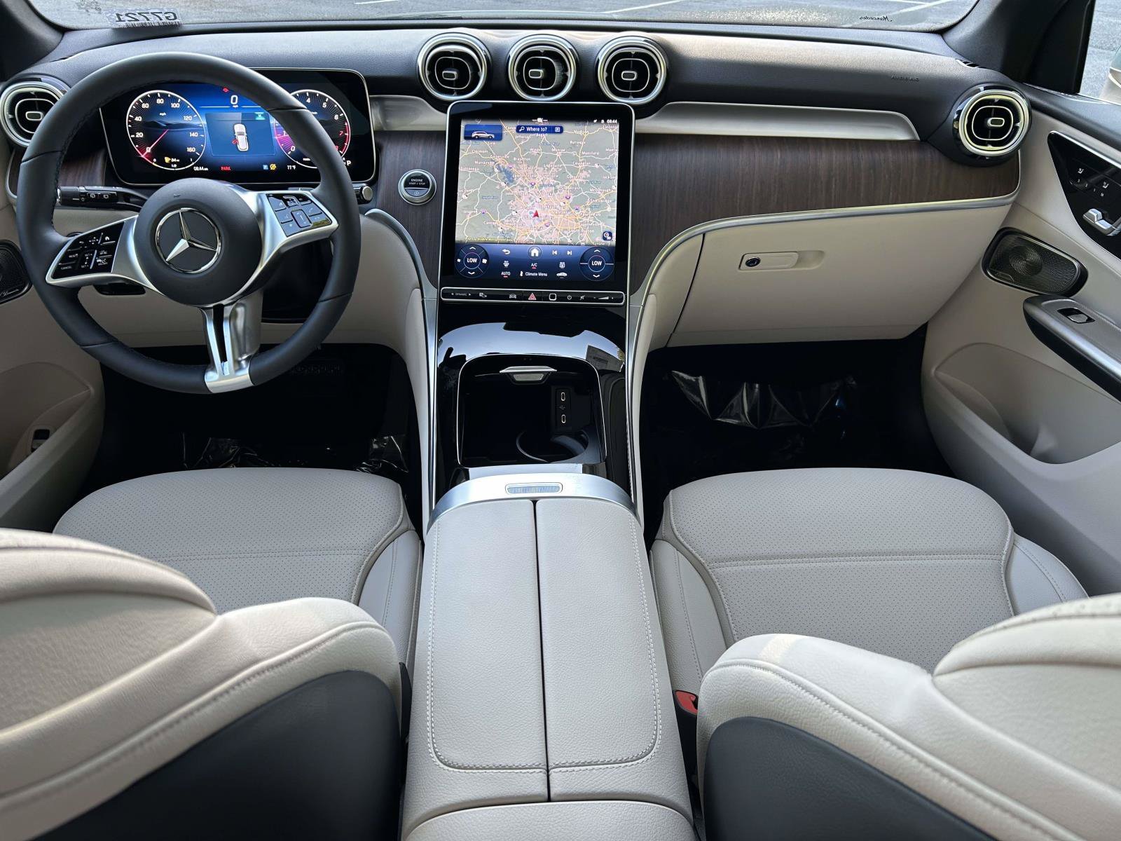 New 2027 Verde Silver Metallic Mercedes-Benz GLC 300 SUV image 24