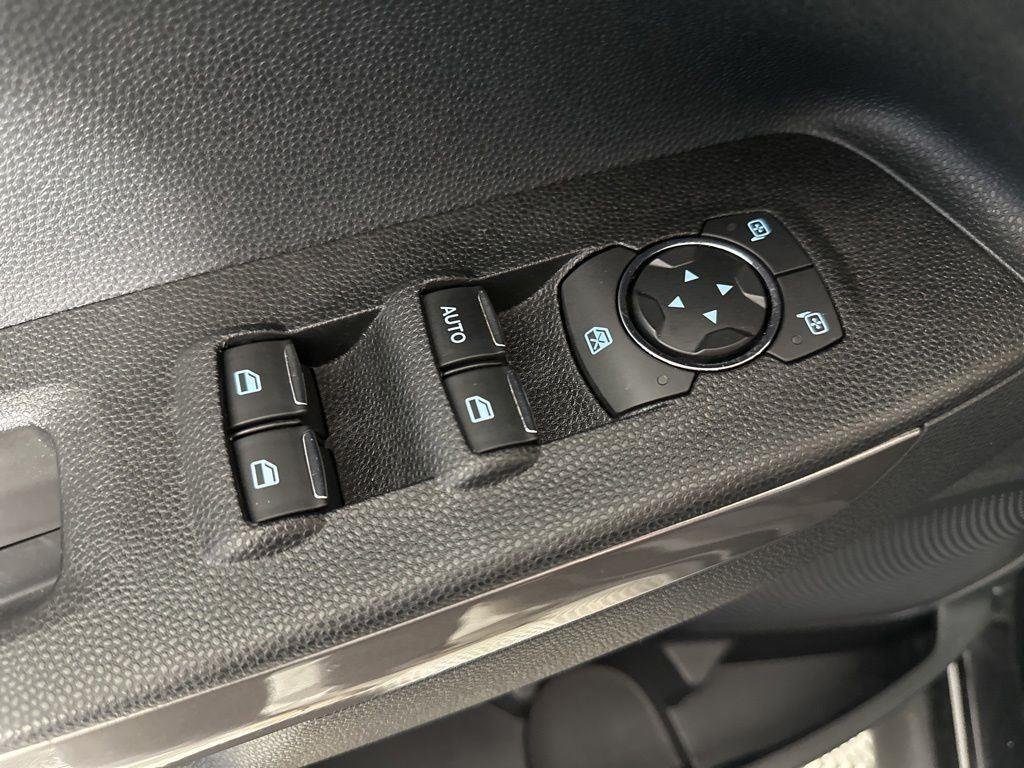 Used 2022 Shadow Black Ford SE image 13