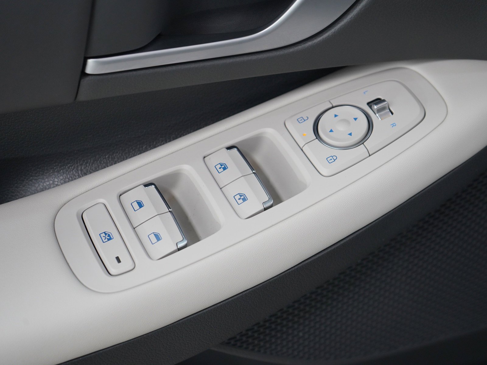 2025 Hyundai Sonata Hybrid SEL - Photo 20