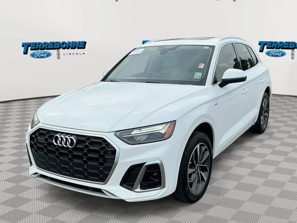 2022 Audi Q5 45 Premium's photo