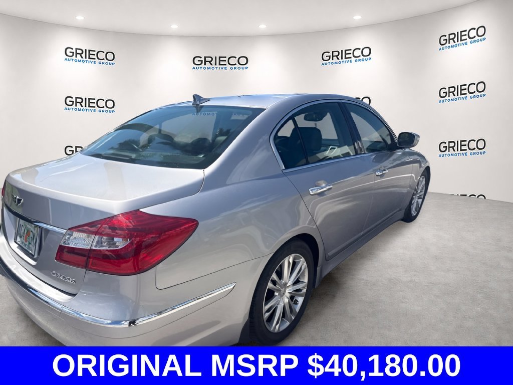 Used 2013 Gray Hyundai 3.8 image 3