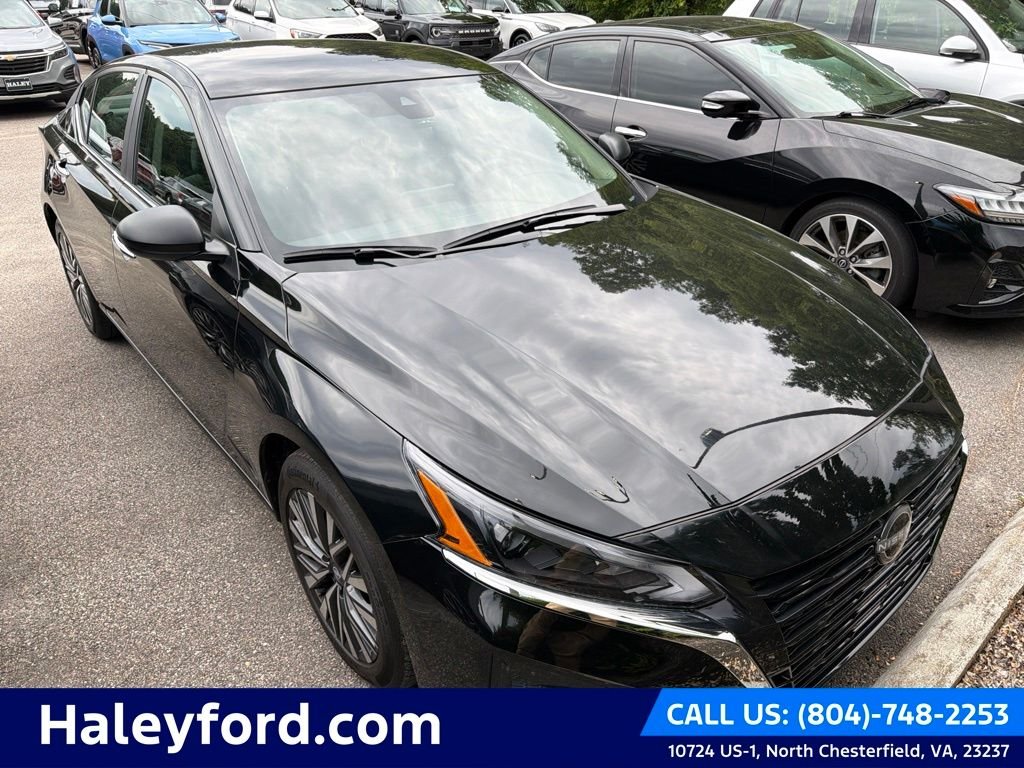Used 2025 Black Nissan 2.5 SV image 1