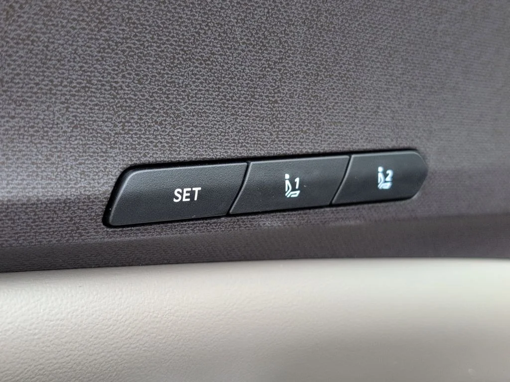 2025 Kia Carnival EX - Photo 15