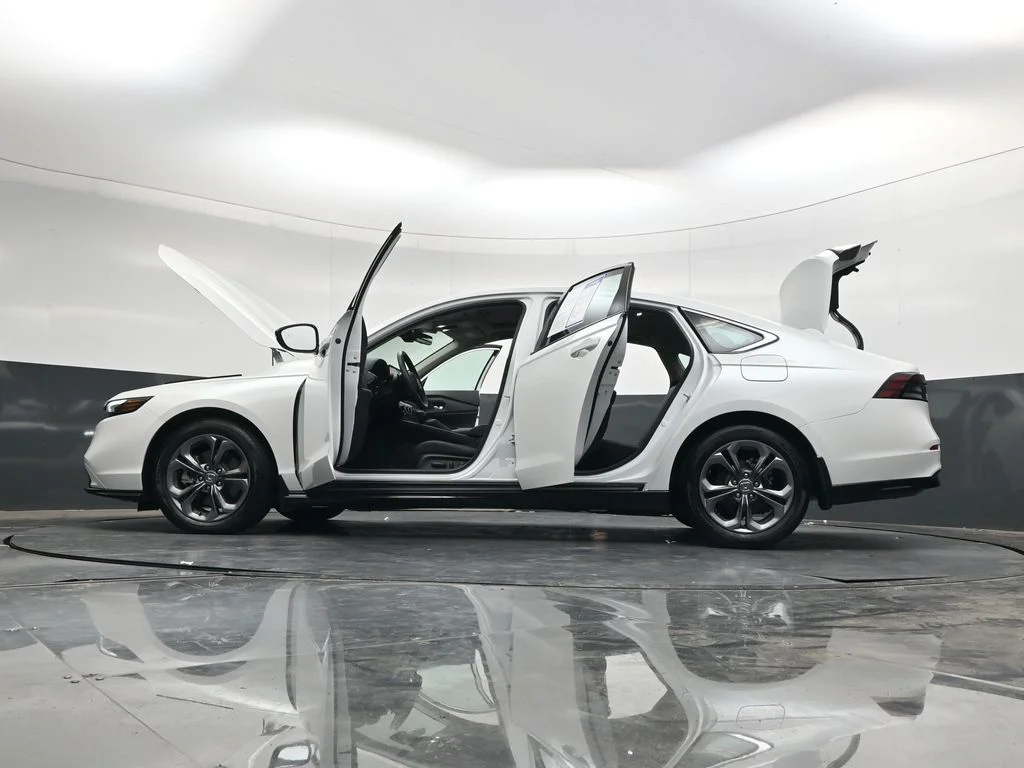 Certified Used 2025 Platinum White Pearl Honda EX-L image 41