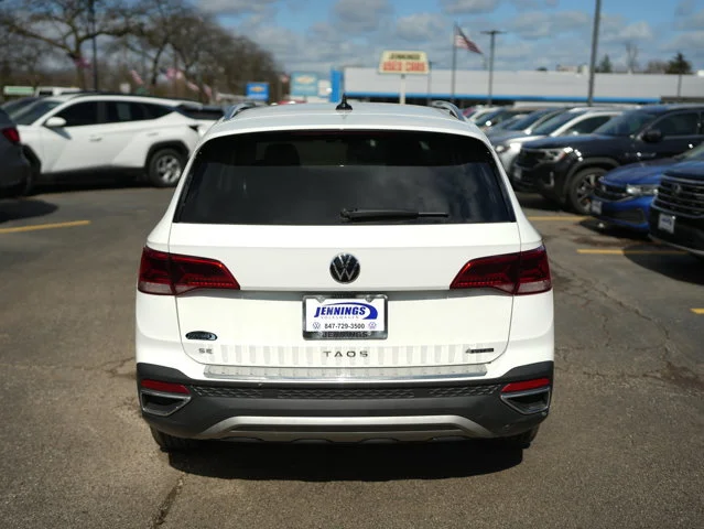 Used 2022 White Volkswagen SE image 6