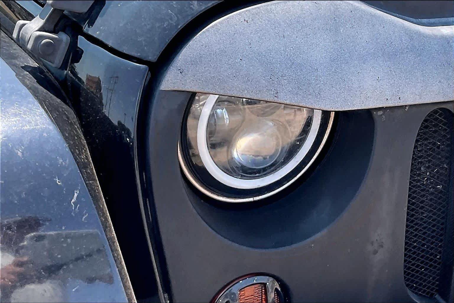 Used 2011 Black Clearcoat Jeep Mojave image 23
