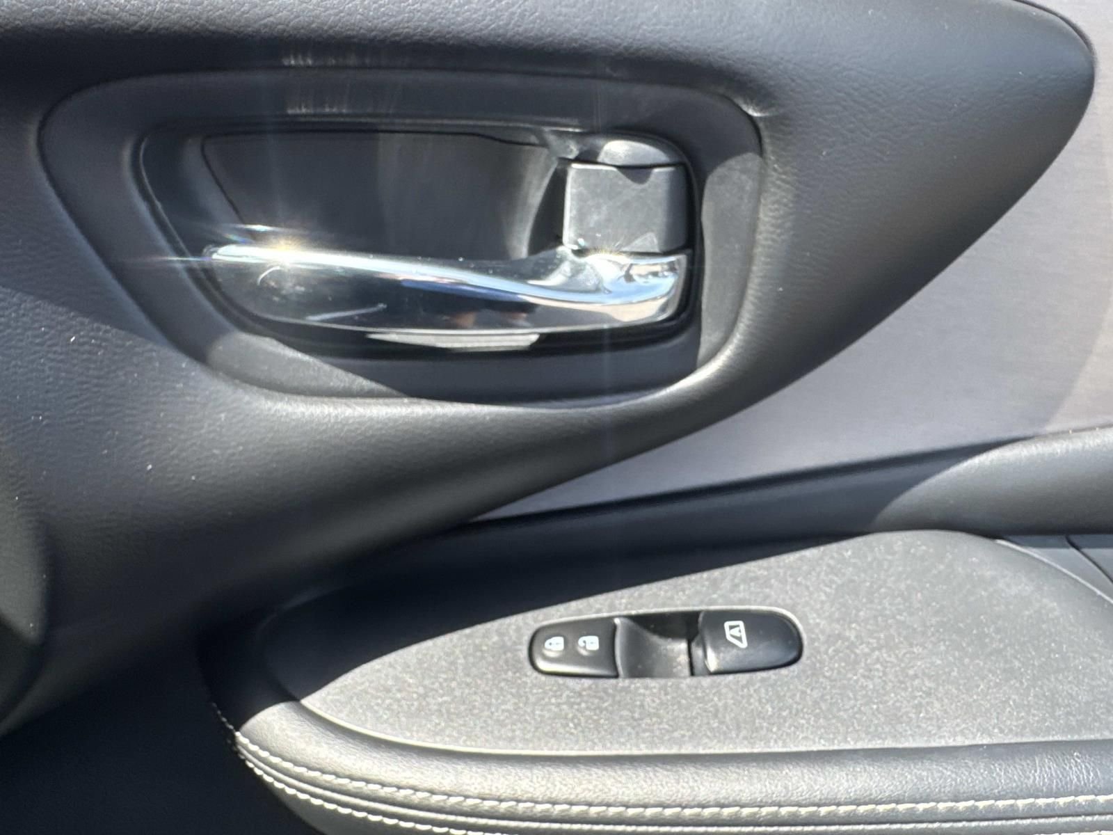 Used 2023 Blue Nissan S image 16