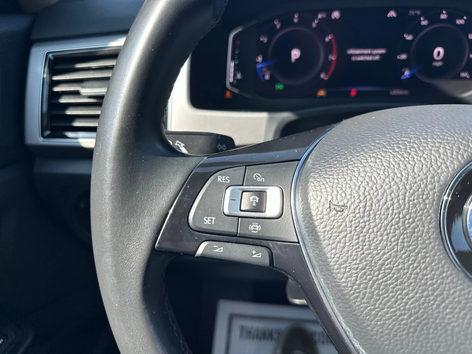 Used 2019 Gray Volkswagen SEL Premium image 65