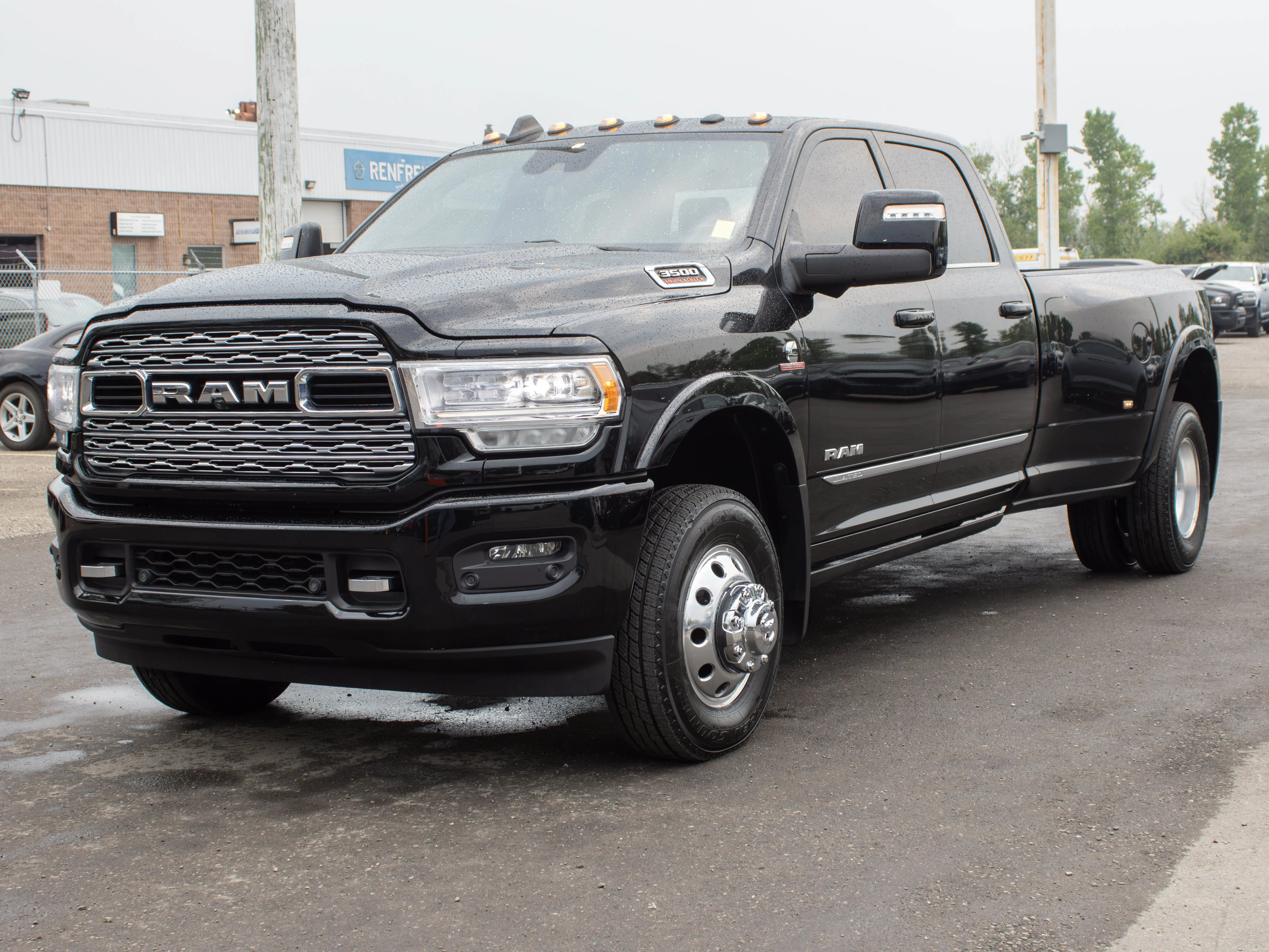 Used 2023 Black RAM Limited*Dually | 6.7L Cummins HO | 4.10 Rear Axle | 5th Wheel & Gooseneck Prep | image 12