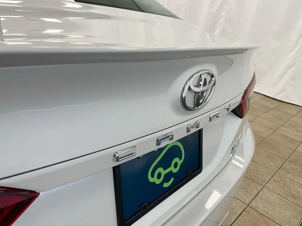 Used 2022  Toyota XSE image 32