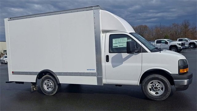 New 2025 Summit White GMC 1WT image 3