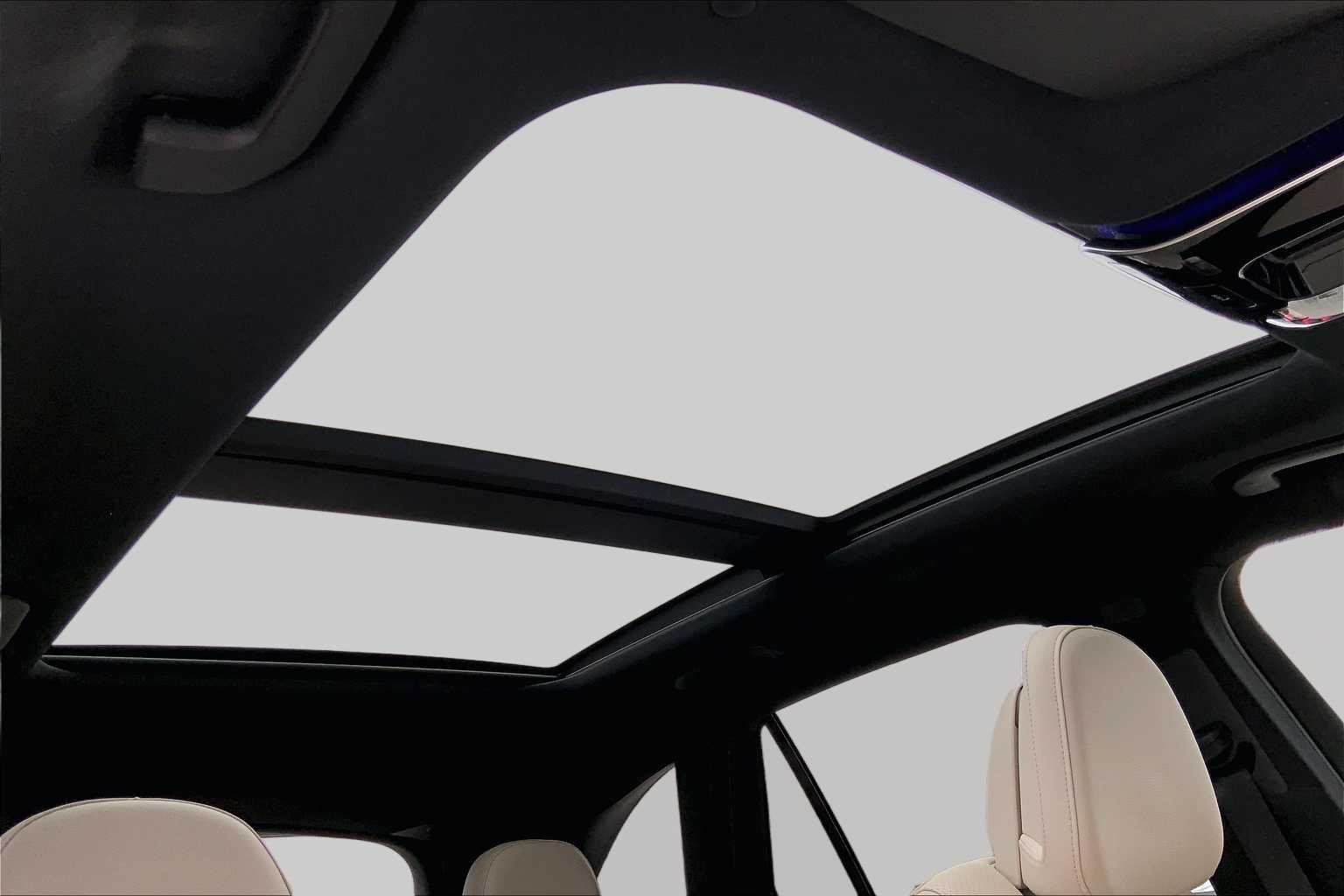 Certified Used 2025 Polar White Mercedes-Benz GLC 300 image 14