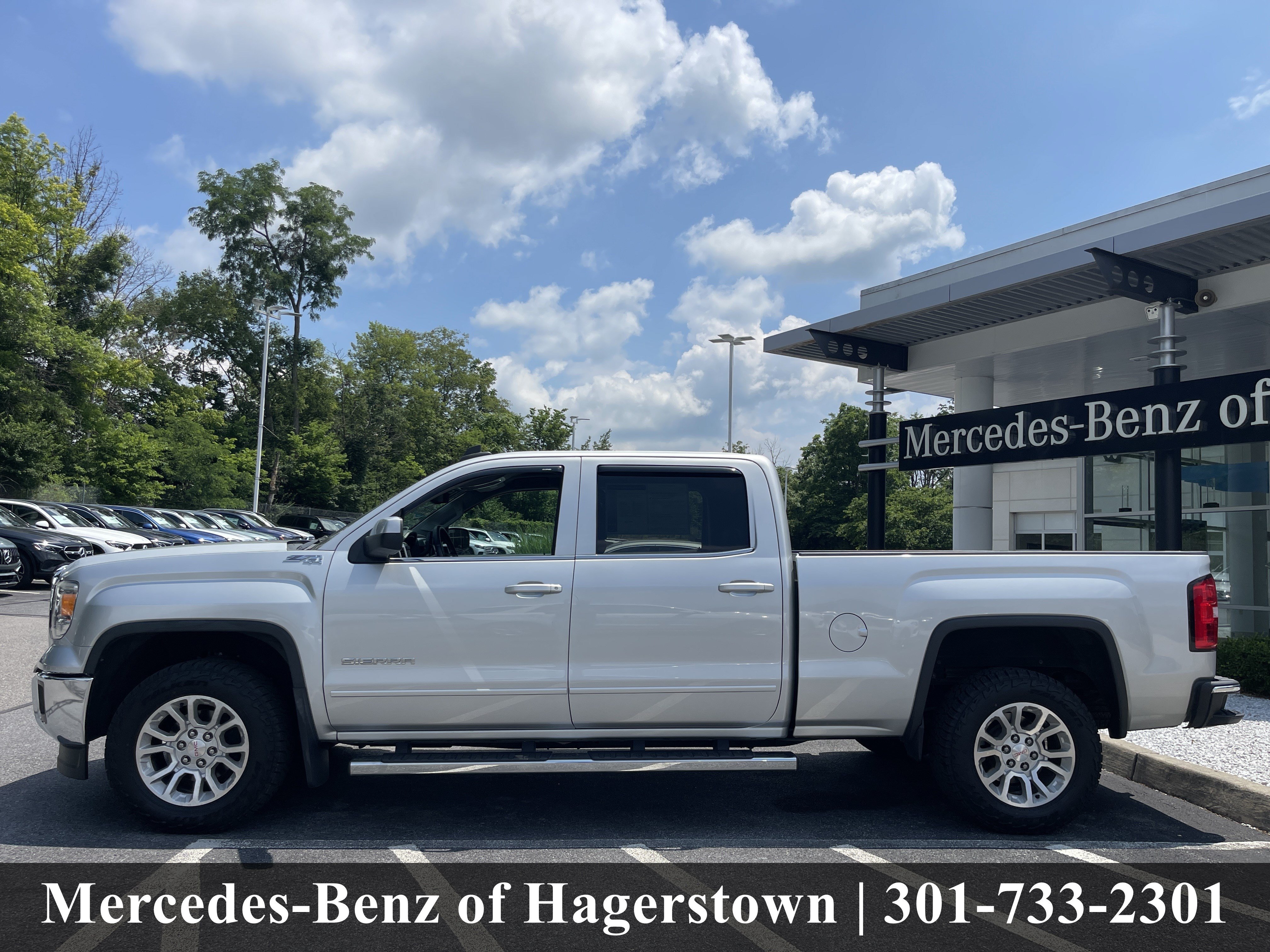 Used 2015 Quicksilver Metallic GMC SLE 4WD Crew Cab 153.0 image 4
