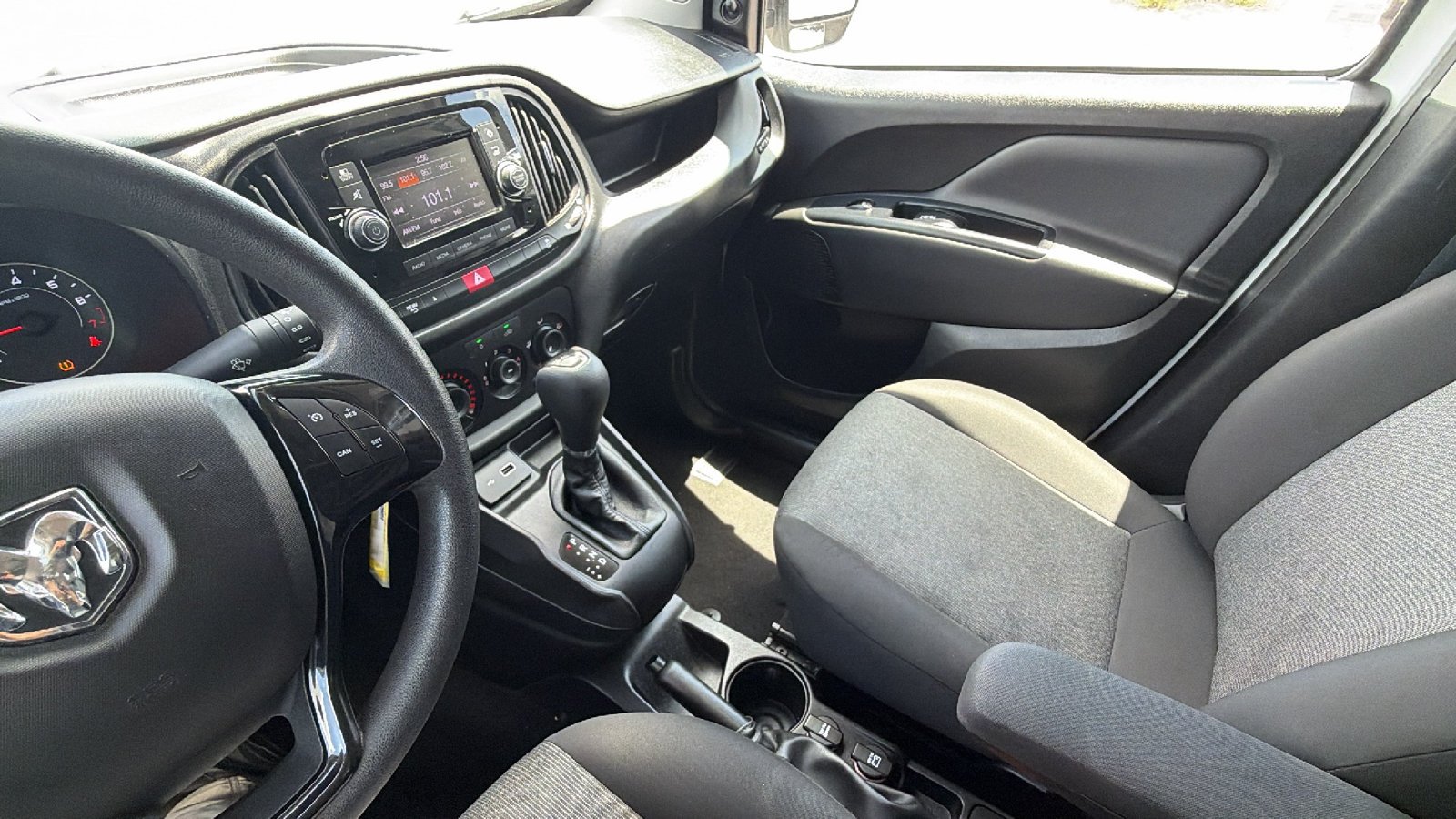 Used 2022 Bright White Ram Tradesman image 27
