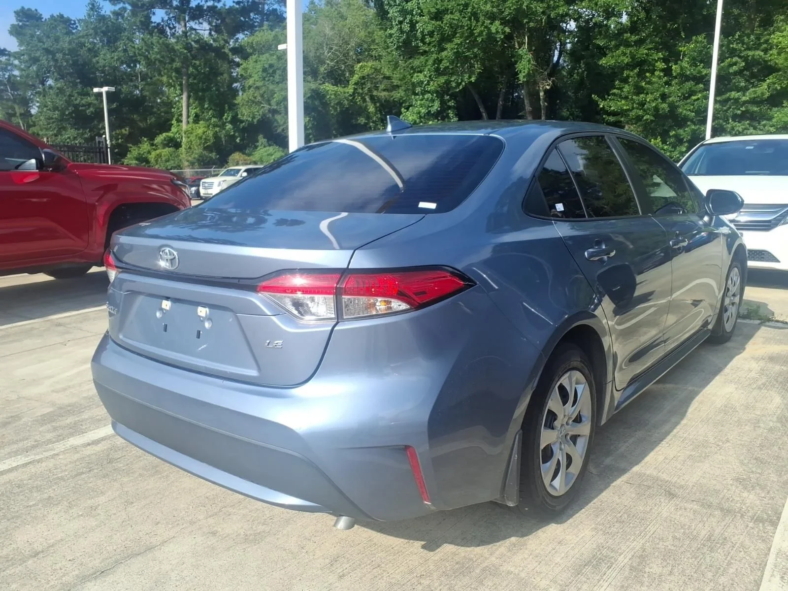 Used 2022 Silver Toyota LE image 7