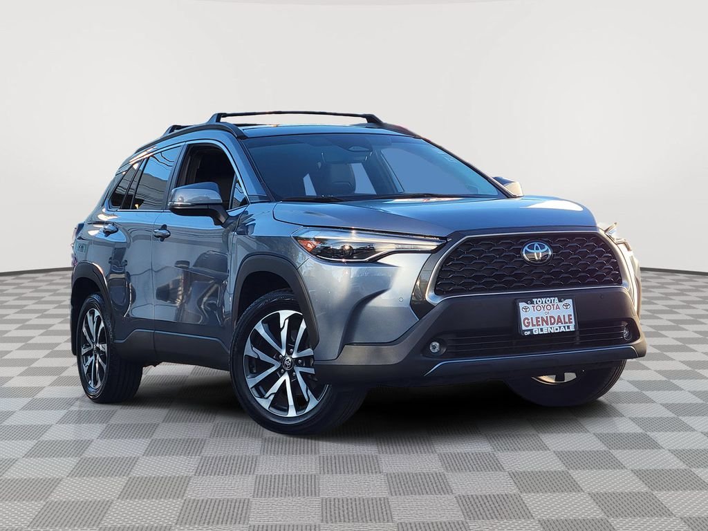 その他 CAL CROSS Pre-Owned 2024 Toyota Corolla Cross XLE 4D Sport Utility in