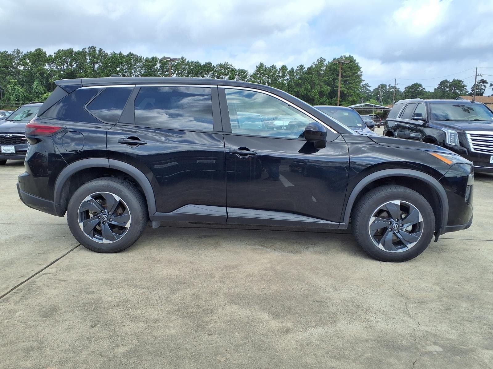 2024 Nissan Rogue SV Black at Robbins Nissan