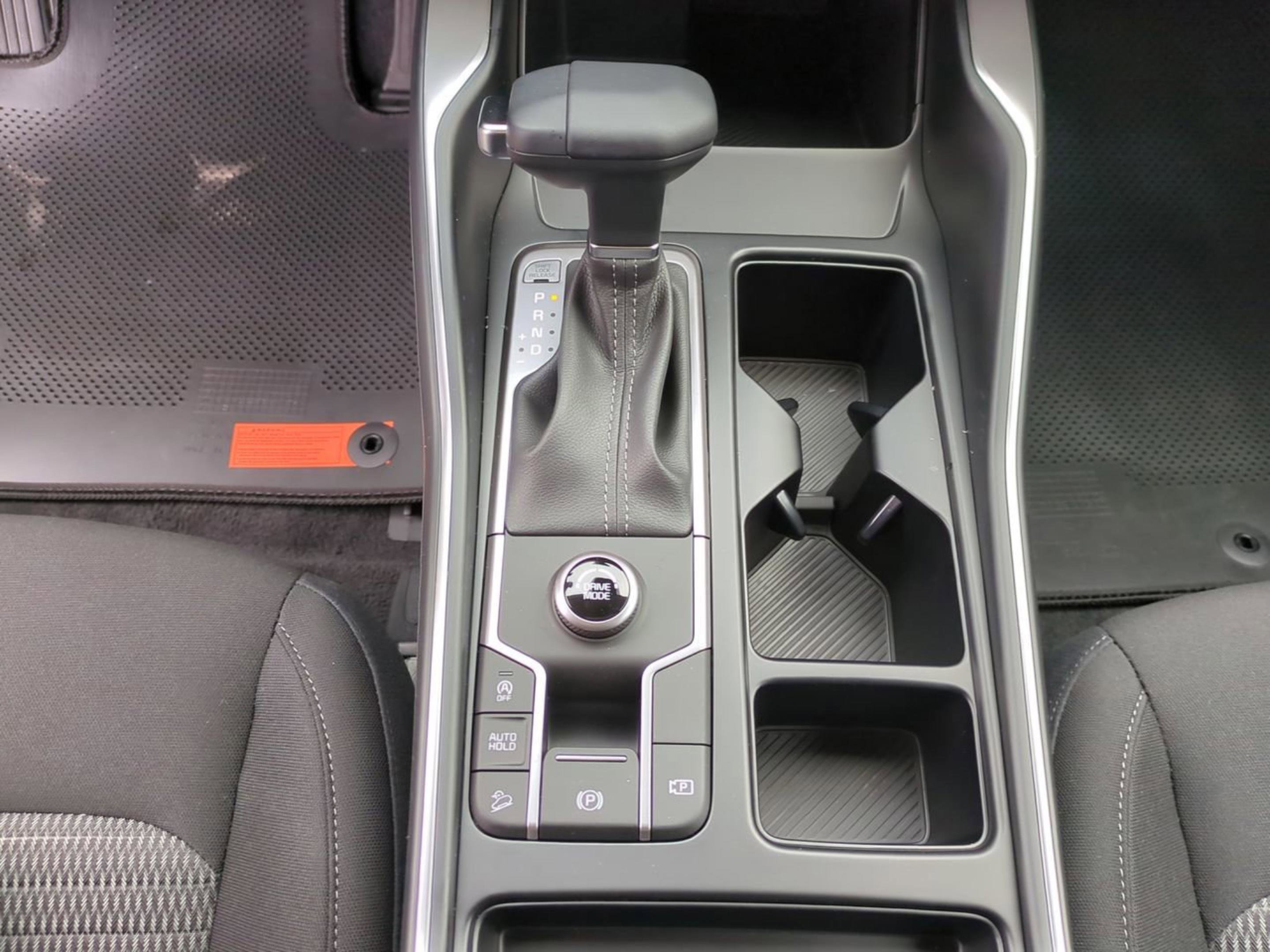 New 2026 Glacial White Pearl Kia LX image 14