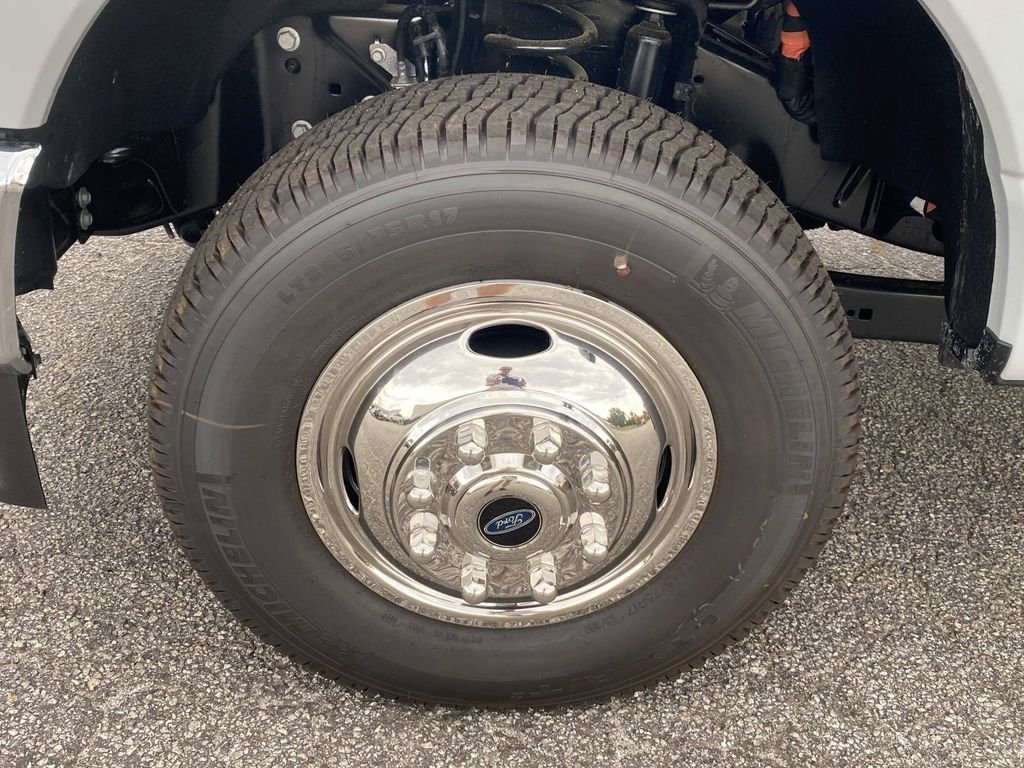 New 2026 Avalanche Ford F-350® XLT image 7