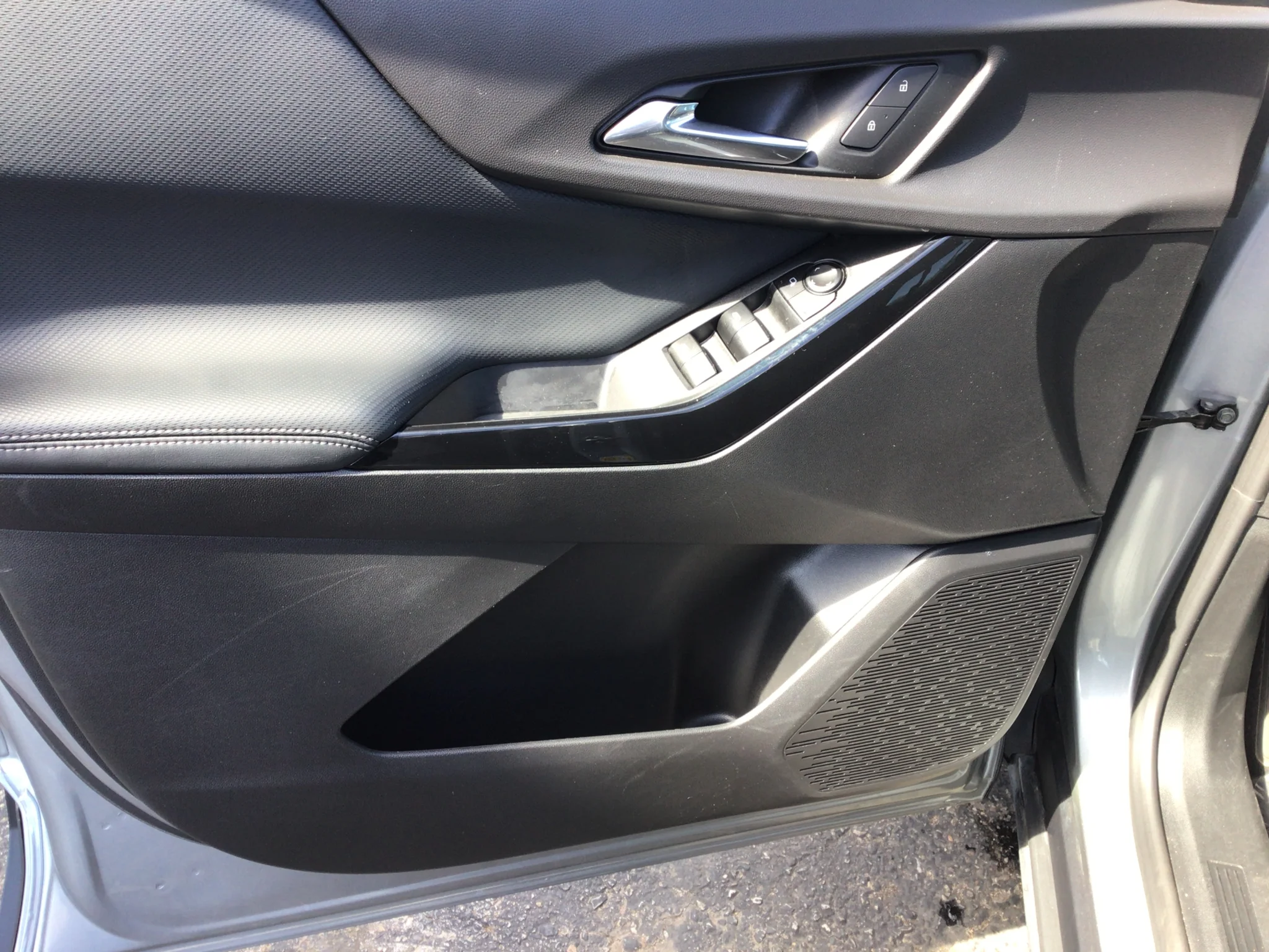 Used 2025 Sterling Gray Metallic Chevrolet LT image 11
