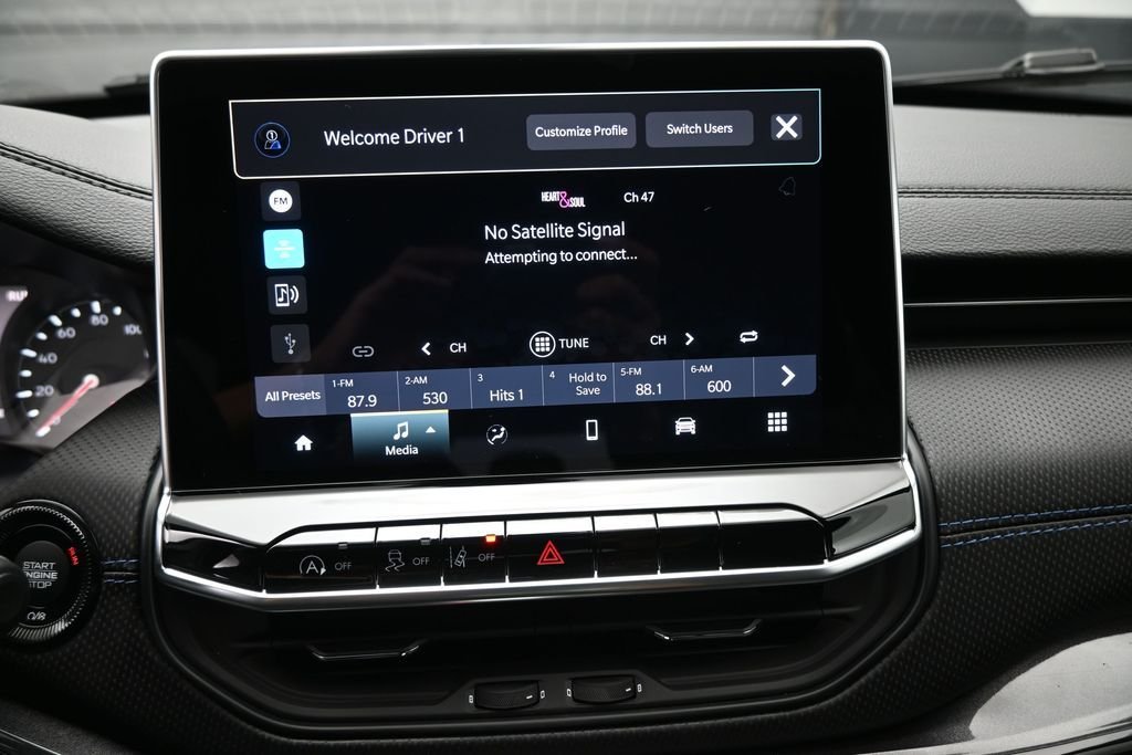 New 2026 Red Hot Pearlcoat Jeep Latitude image 6