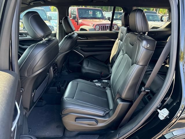 New 2026 Diamond Black Crystal Pearlcoat Jeep Limited image 14