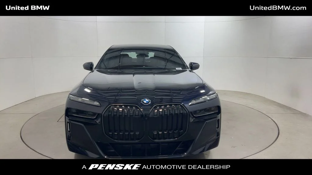 2025 BMW 7 Series 750e - Photo 3