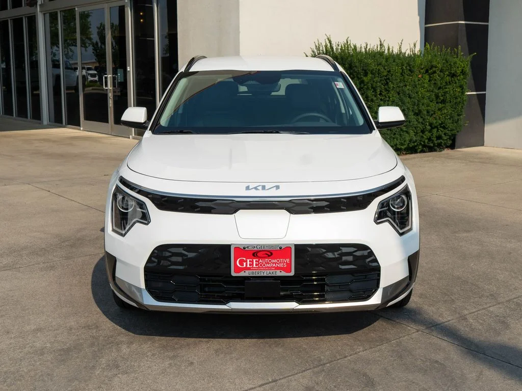 New 2026 Snow White Pearl Kia WIND image 2