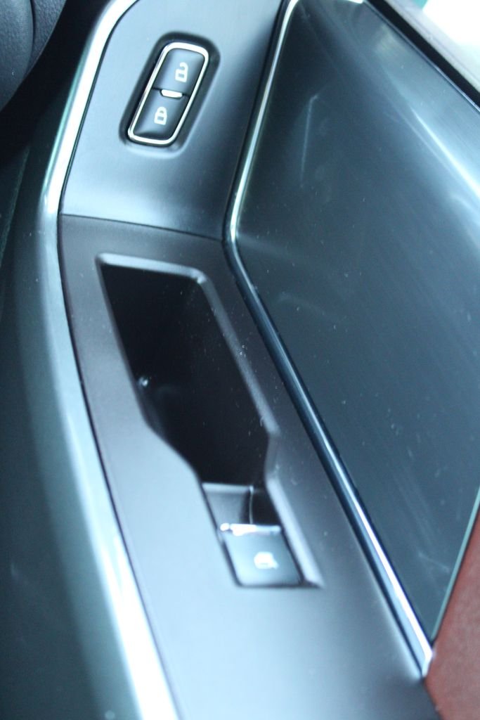 Used 2023  Ford Lariat image 24