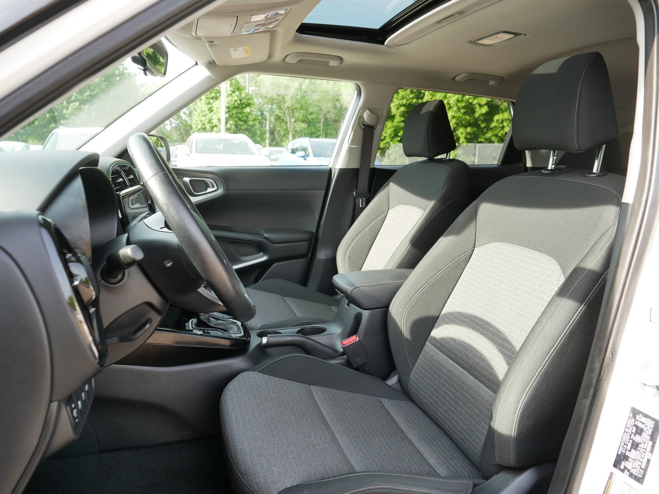 Used 2025 Snow White Pearl Kia EX image 34