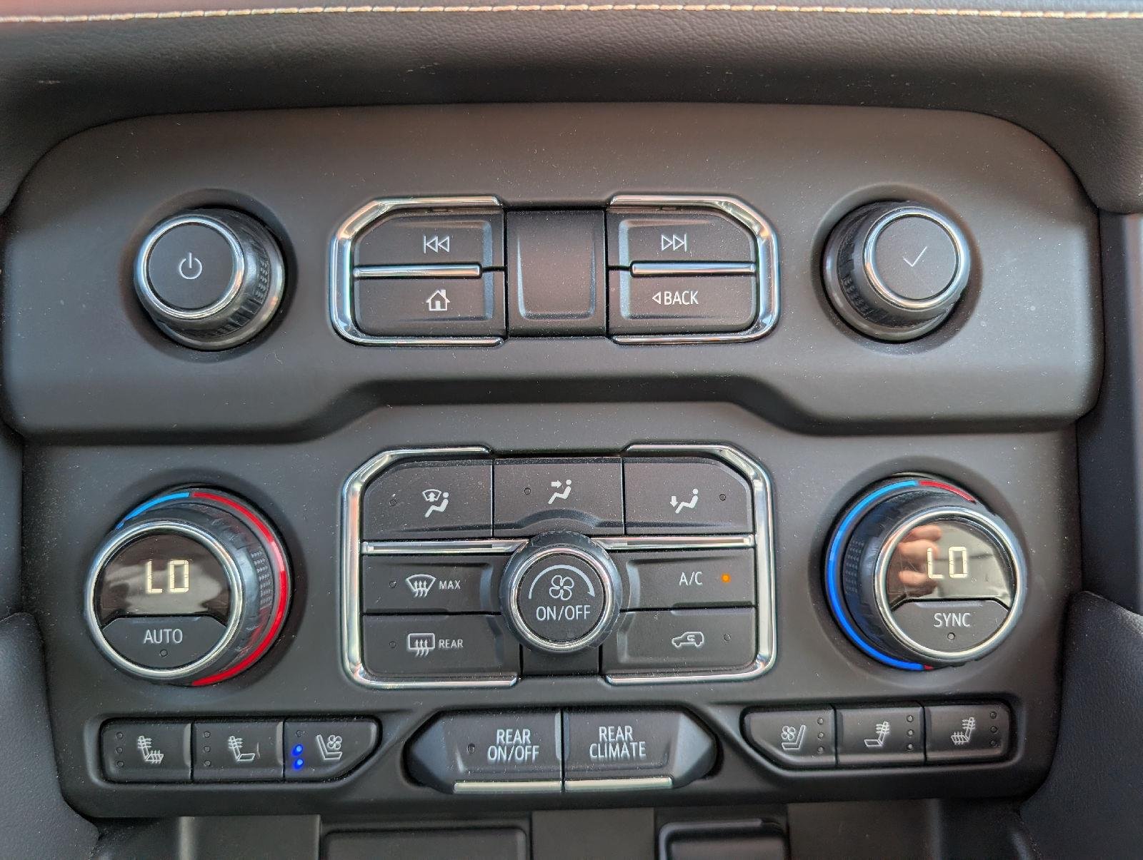 Used 2021 Shadow Gray Metallic Chevrolet Premier image 18