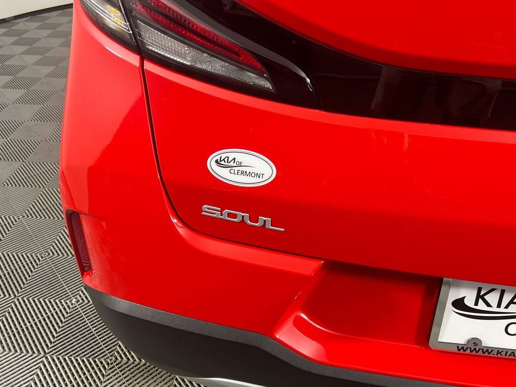 Used 2022 Red Kia LX image 5