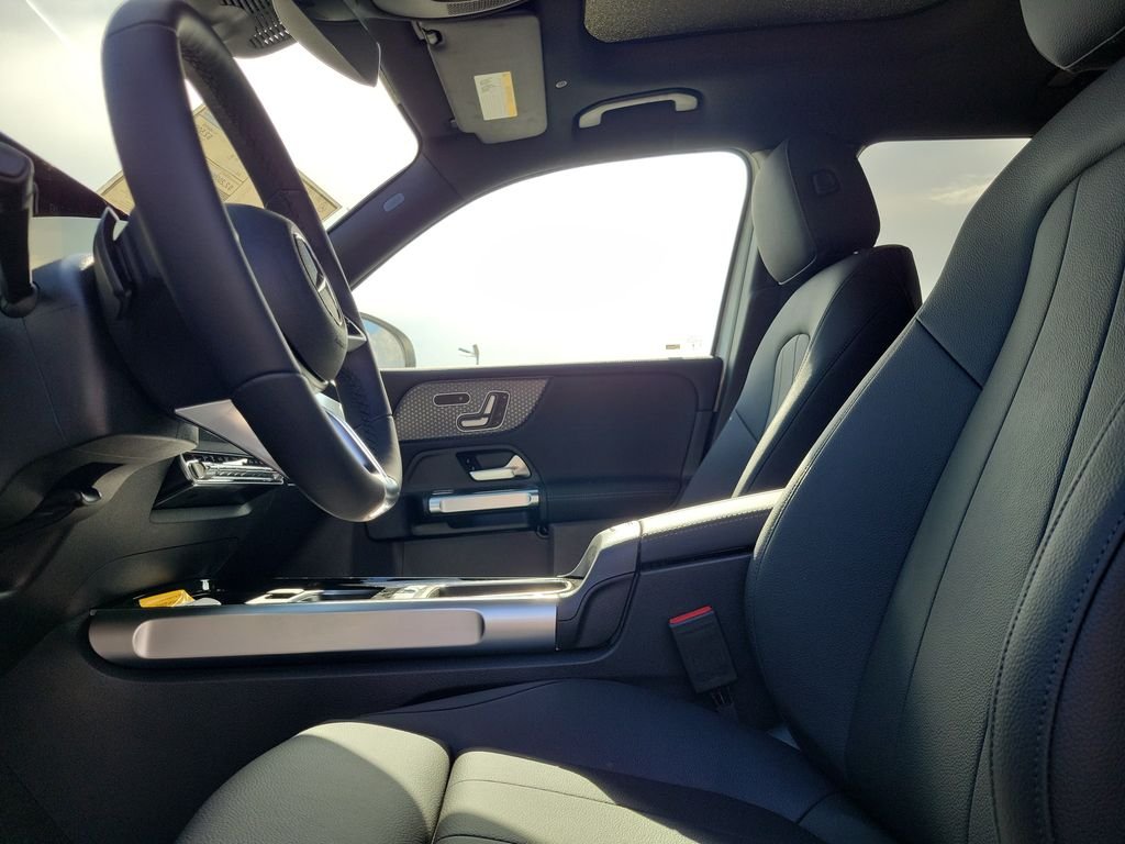 New 2026 Polar White Mercedes-Benz GLB 250 image 21