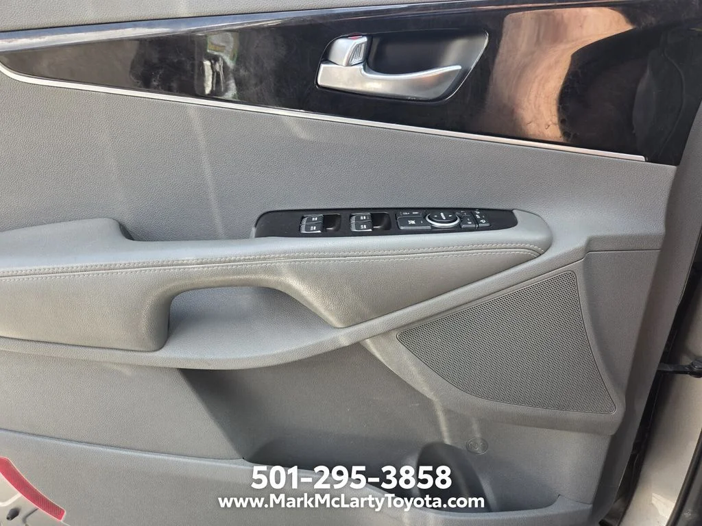 Used 2016 Silver Kia EX image 25