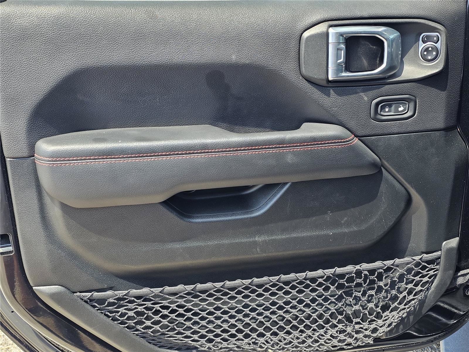 Certified Used 2020 Black Clearcoat Jeep Recon image 16