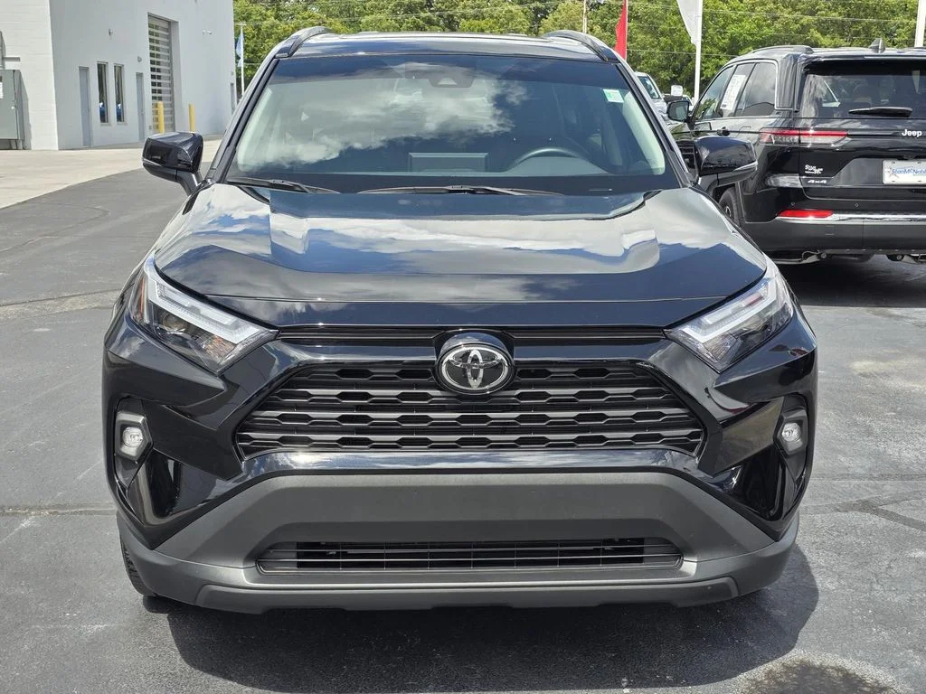 Used 2022 Midnight Black Metallic Toyota XLE Premium image 2