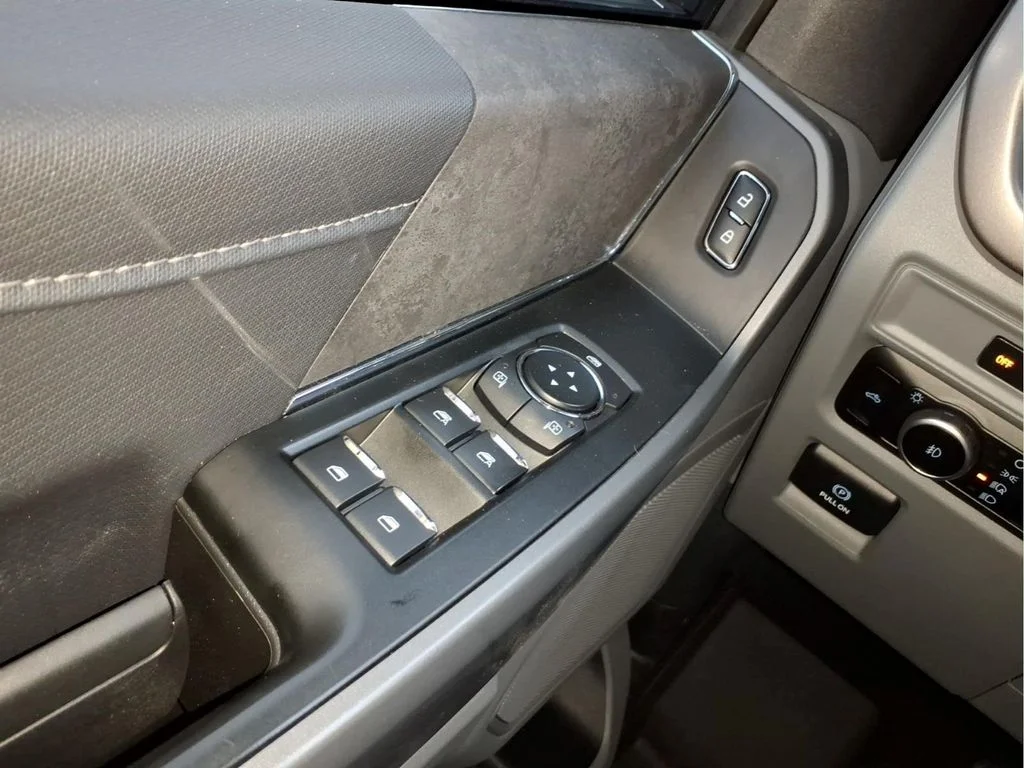 Used 2025 Blue Ford XLT image 29